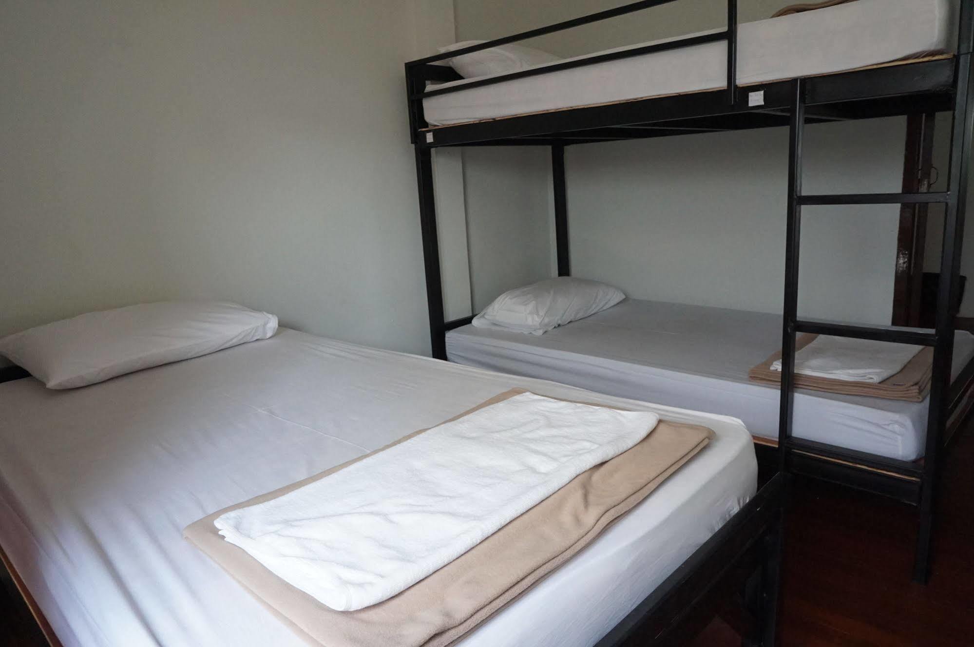 Baan Park Raak Backpacker Hostel チエンマイ エクステリア 写真