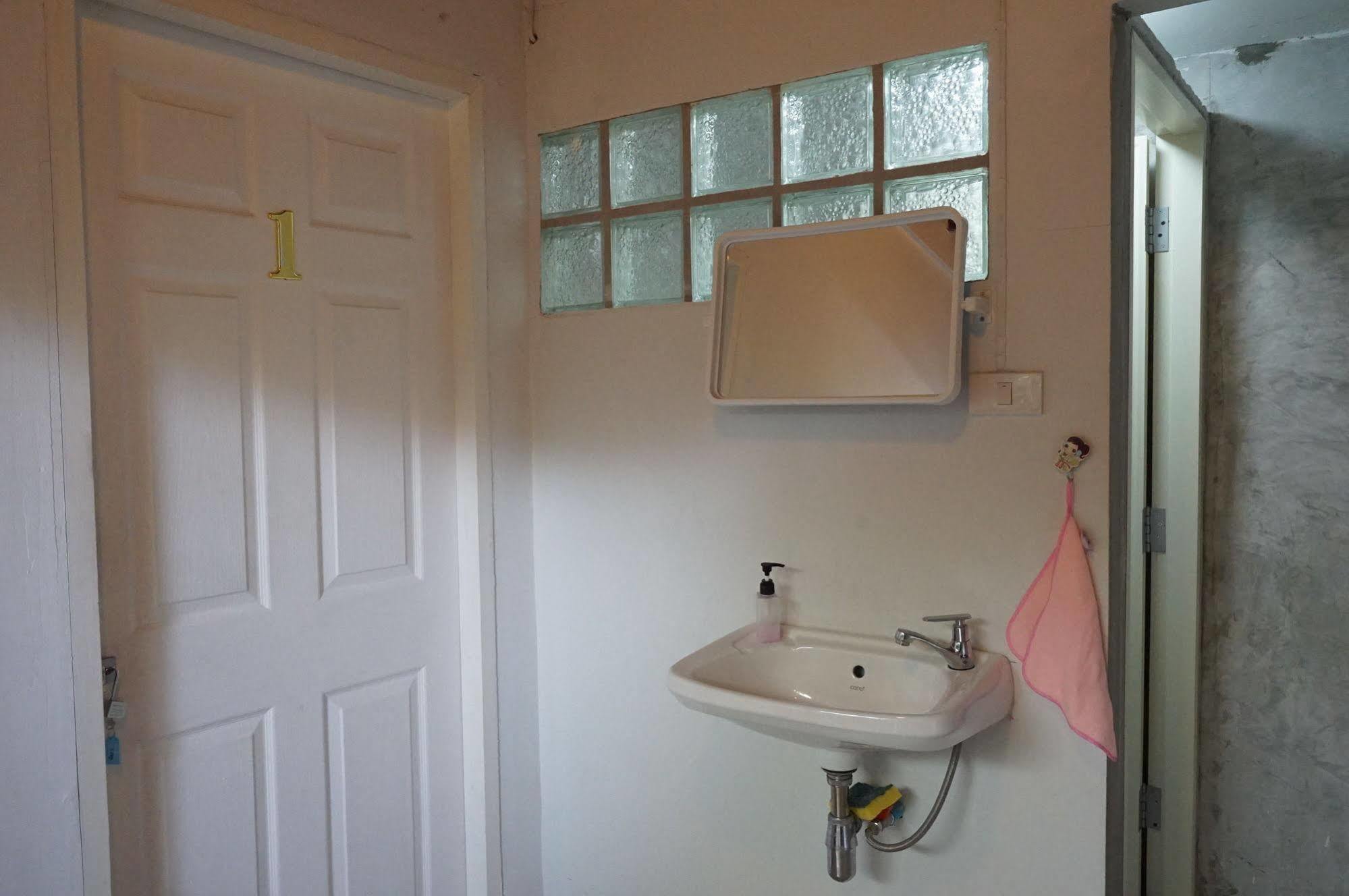 Baan Park Raak Backpacker Hostel チエンマイ エクステリア 写真