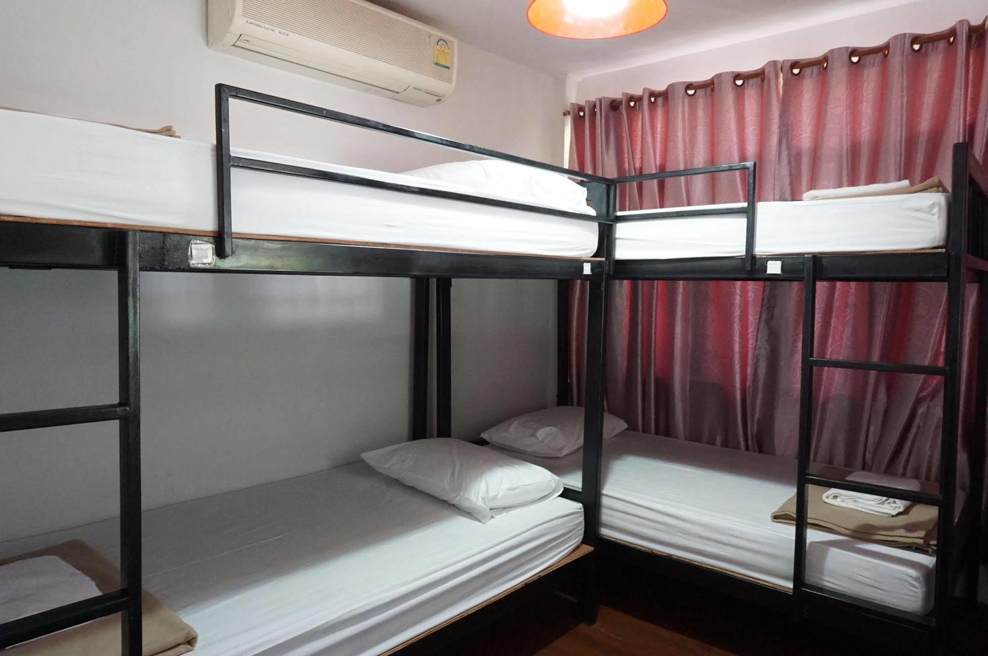 Baan Park Raak Backpacker Hostel チエンマイ エクステリア 写真