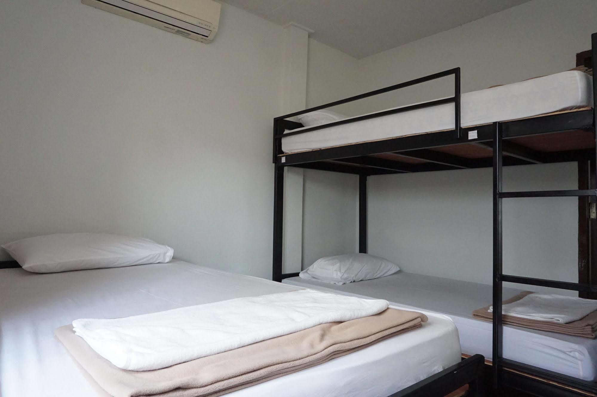 Baan Park Raak Backpacker Hostel チエンマイ エクステリア 写真