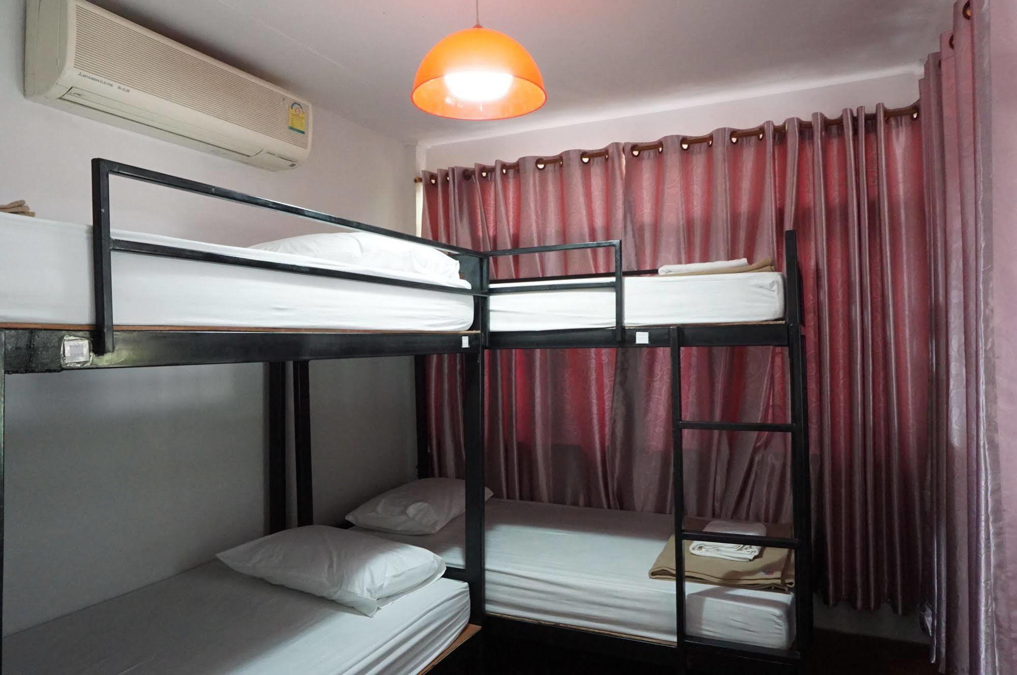 Baan Park Raak Backpacker Hostel チエンマイ エクステリア 写真