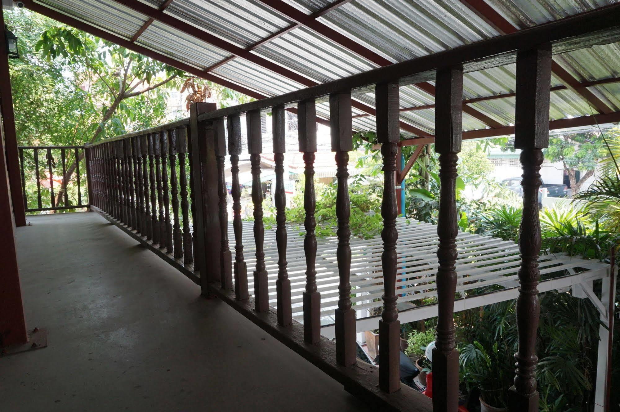 Baan Park Raak Backpacker Hostel チエンマイ エクステリア 写真