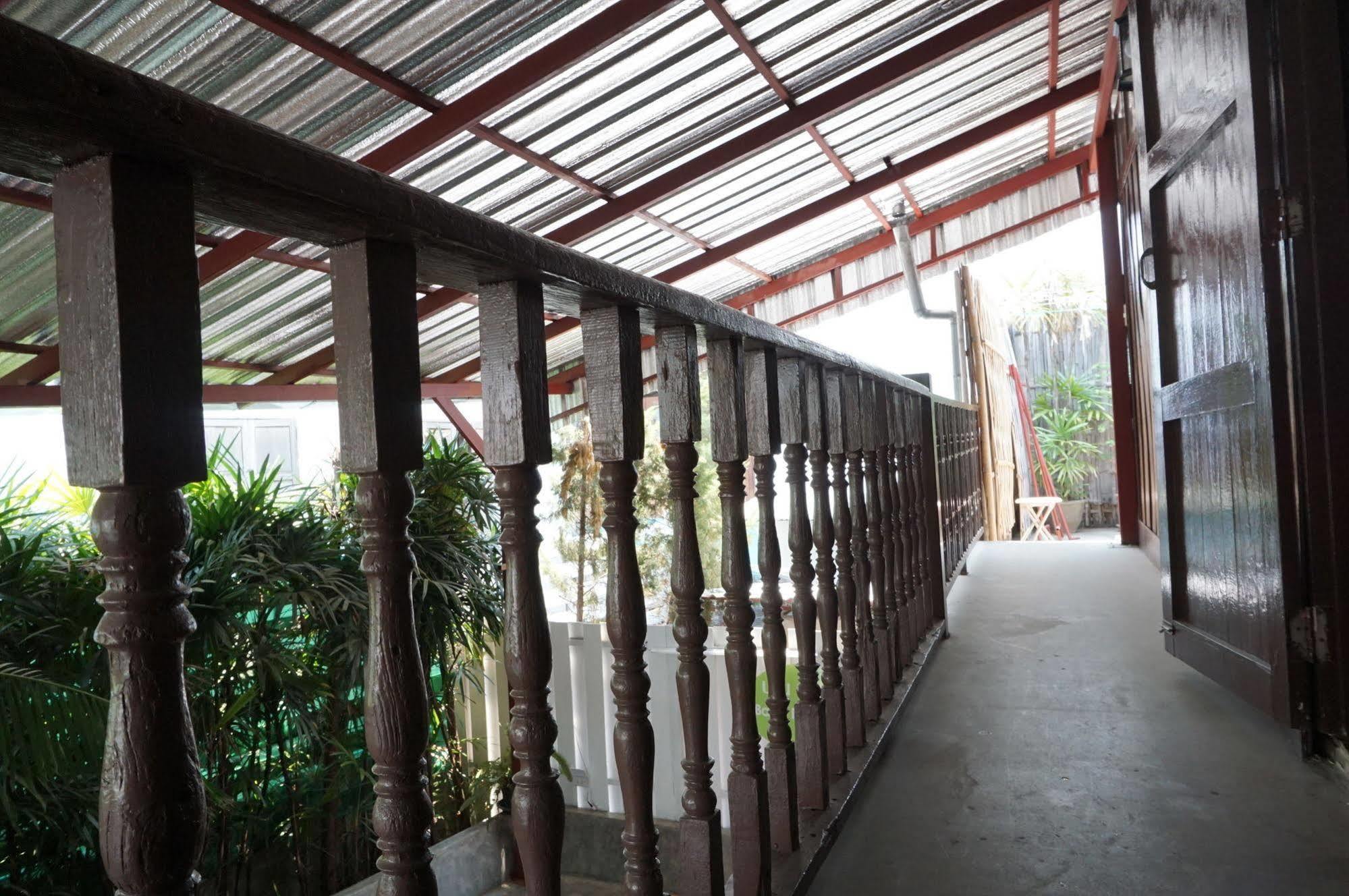 Baan Park Raak Backpacker Hostel チエンマイ エクステリア 写真