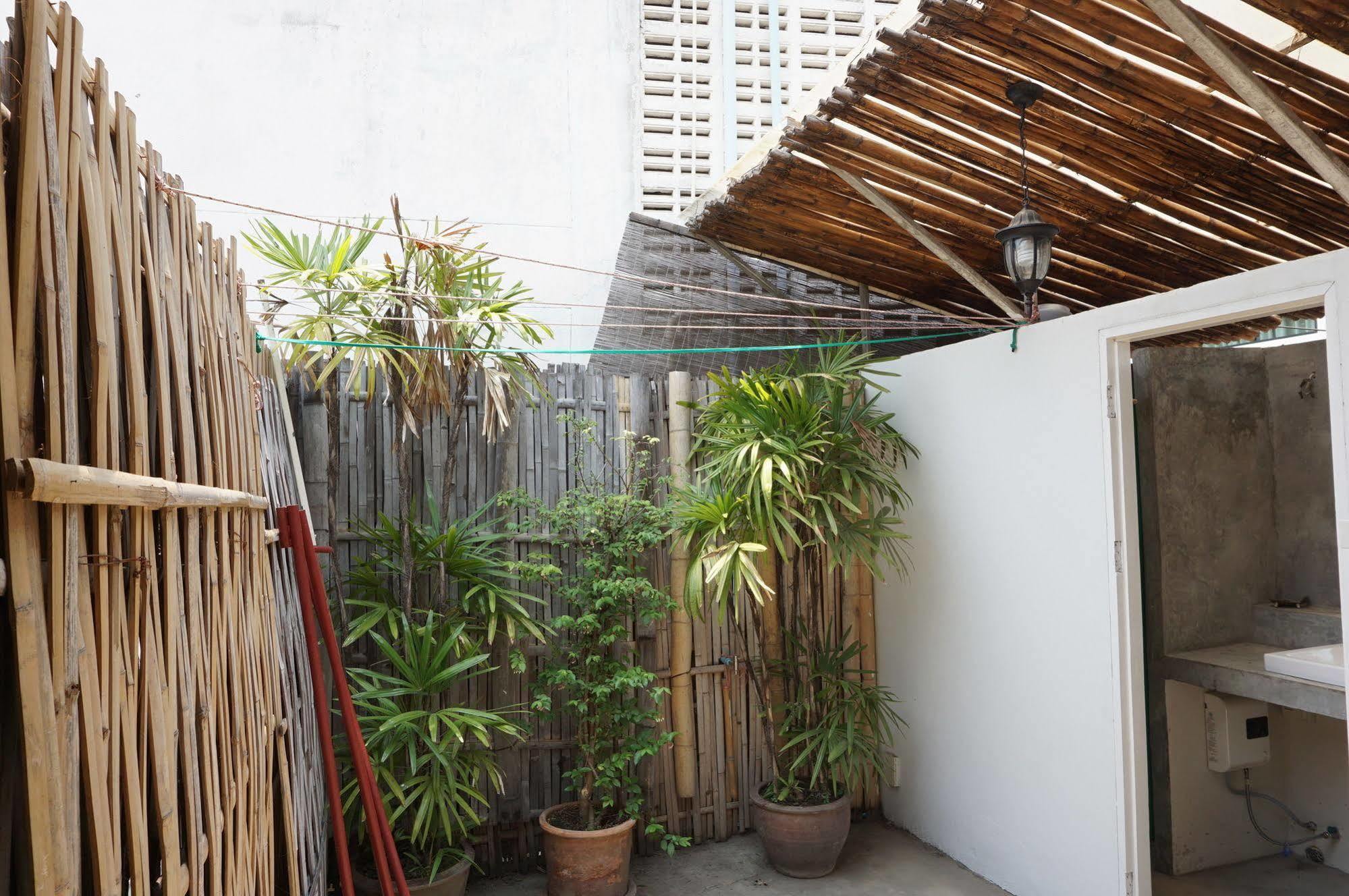 Baan Park Raak Backpacker Hostel チエンマイ エクステリア 写真
