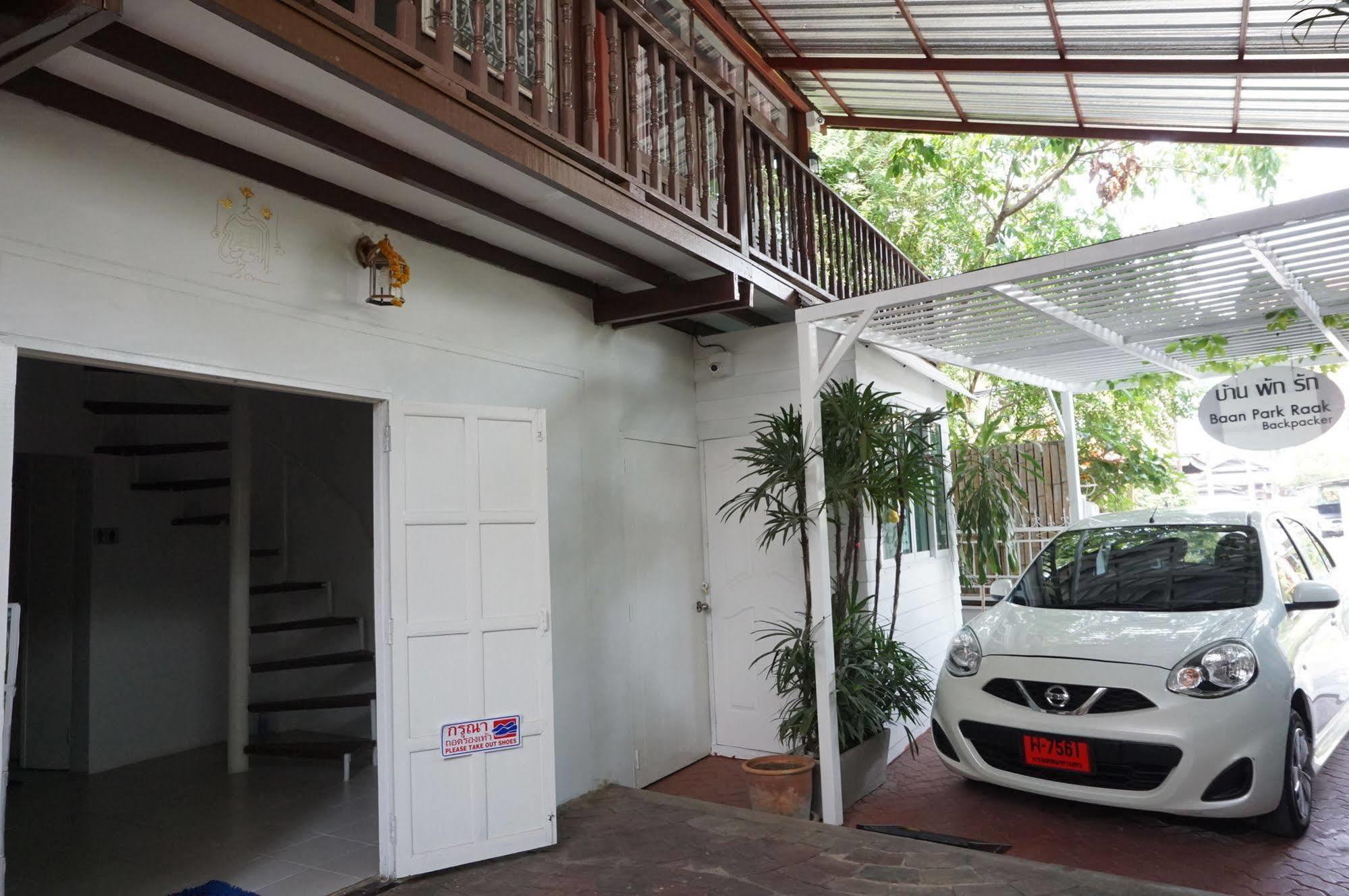 Baan Park Raak Backpacker Hostel チエンマイ エクステリア 写真