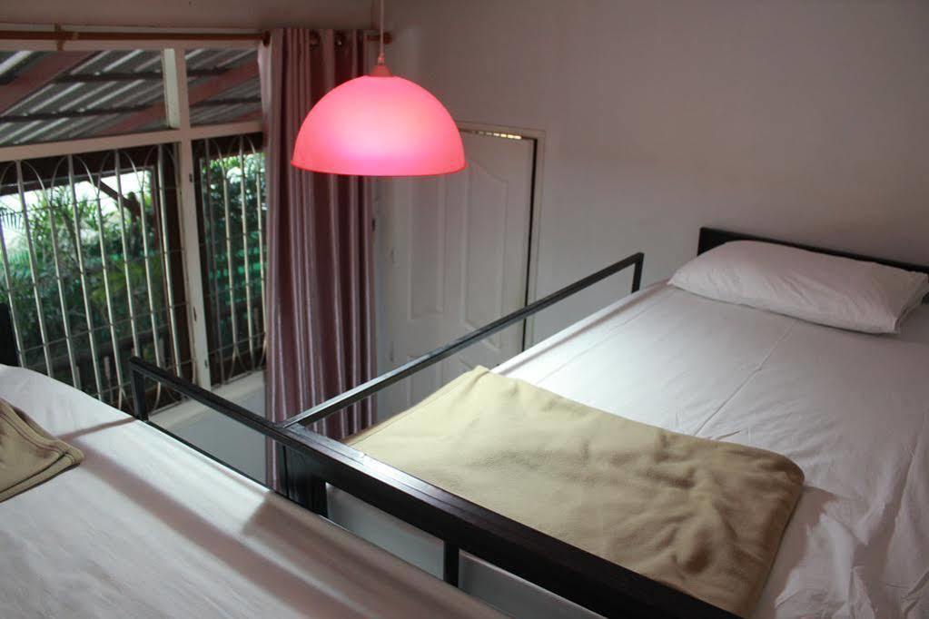 Baan Park Raak Backpacker Hostel チエンマイ エクステリア 写真